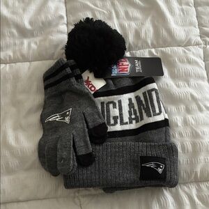 New England Knit Beanie and Gloves Set